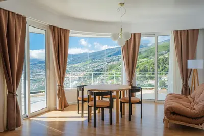 Image de 2 Bedroom | 180° View + Balcony | Bathtub