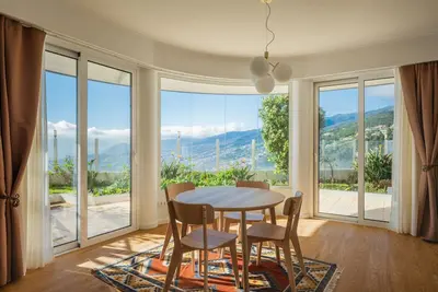 Image de Panoramic Ocean View | Pool & Garden | 2 Bedrooms
