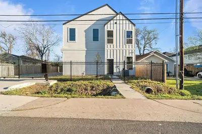 Image de Cozy 2br, Private Gated Getaway Near Med Center & Nrg