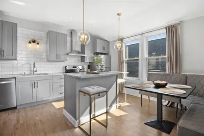 Image de Stunning Upscale Retreat - Steps From Everything