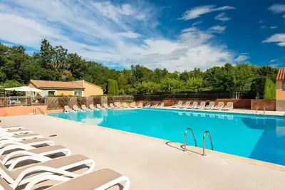 Image de Maison de vacances « 21 Les Mazets de Gaujac » avec piscine et jardin partagés