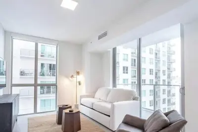 Image de Downtown Condo with Pool, Gym & City Views