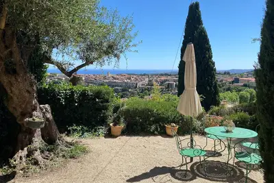 Image de La Bastide Matisse - Piscine et vue dégagée