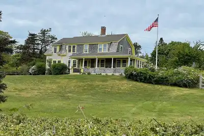 Image de North Chatham Beachwalk -Spacious 6 bedroom walk to beach sprawling private yard