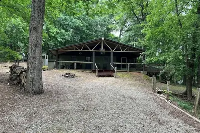 Image de Lake Greeson Cabin •Water View, Walk to Water • Peaceful 3br Retreat