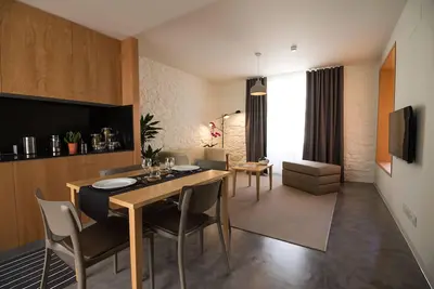 Image de 1st Floor | One-Bedroom | Old Town | Parking & Ac