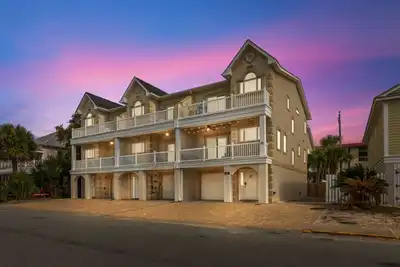 Image de 4 Bed Townhouse Walk To The Beach