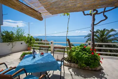 Image de Garçonnière avec la terrasse et la vue sur le mer Podgora, Makarska (As-25507-a)
