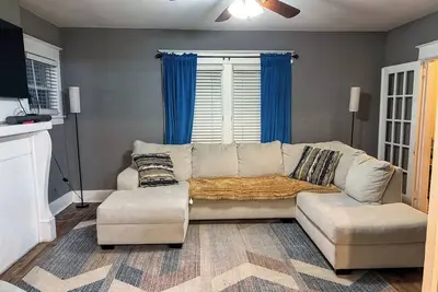 Image de Nfl Draft Stay Near Acrisure Stadium4BR Home with 2 Car Garage & Private Parking