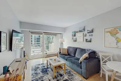 Image de Newmark condo near attractions with heated pool, hot tub, & fitness room