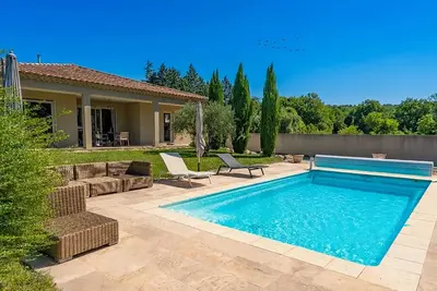 Image de Maison avec piscine privée