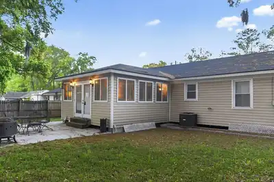 Image de 3-bedroom cottage in fabulous Thunderbolt with cool vibes