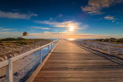 Image de Modern Semaphore Vibe - Close to the Coast