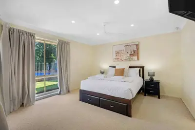 Image de Whispering Glen | Pool Entertainer, Close to Zoo