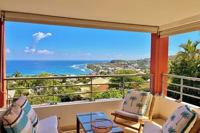 Image de *Appart Infini Bleu* - piscine et vue mer