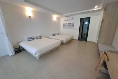 Image de Chambre familiale confortable avec terrasse à 100 mètres à pied de la plage d'Ao Nang