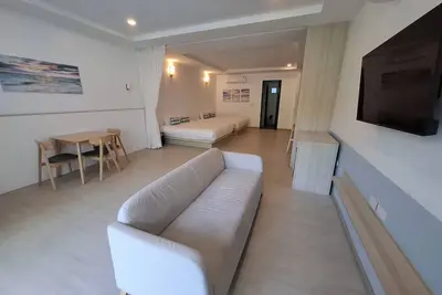 Image de Charmante chambre familiale avec terrasse à 100 mètres à pied de la plage d'Ao Nang