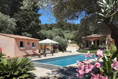 Image de Villa de charme avec piscine et grand jardin  \"La mer a la campagne\"