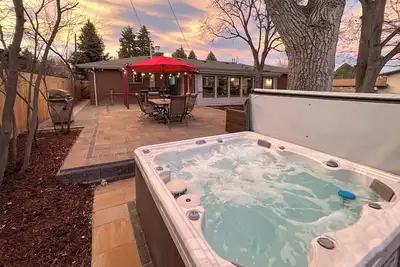 Image de Hot Tub, Pool Table, Bbq Patio, Yard Games
