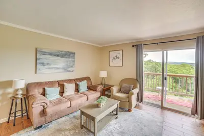Image de 3 Mi to Branson Strip: 2-Unit Gem w/ Pool Access!