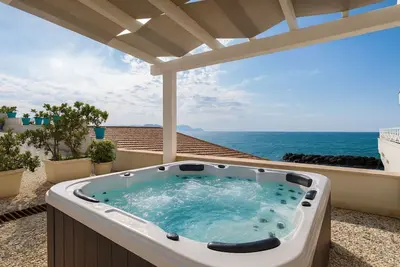 Image de Amira Beach Villa by LeDhome