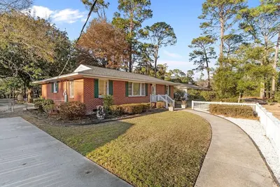 Image de Long Leaf House - Great Mid-Term Rental Location!