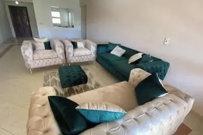 Image de Stylish & Sunny 2br Retreat – Spacious Living with Large Pool Access