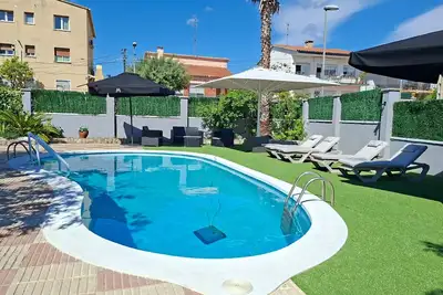 Image de Bungalow avec piscine privée, Wi-Fi et climatisation