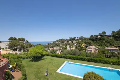 Image de Maison mitoyenne avec vue sur la mer et piscine commune