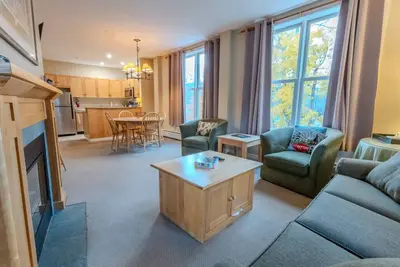 Image de Stratton walk on/off, King beds, Fp, hot tub, pool, sauna!