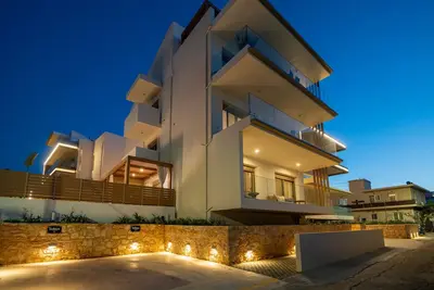 Image de 50m to Beach: 2 Suites, Hot Tubs & Parking