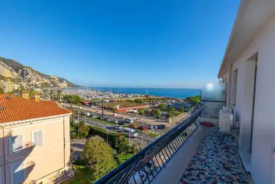 Image de Joli 2p calme refait à neuf avec terrasse et vue mer latérale