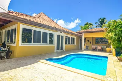 Image de 4br Luxury Villa with Swimming Pool-Jacuzzi + Full Staff Included