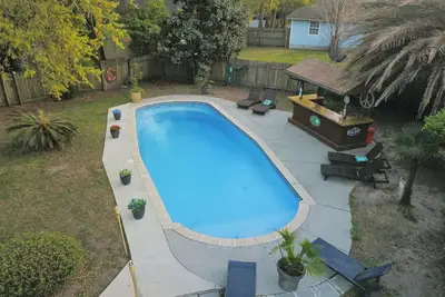 Image de Island Home! Fully Fenced Yard • Resort-Style Pool • Espresso Bar