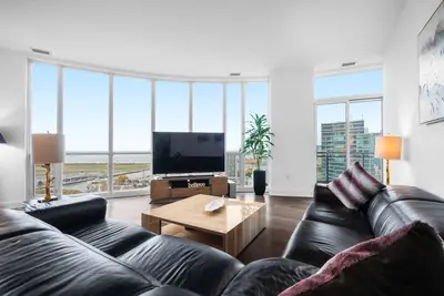 Image de Executive Lakefront 3 Bedroom Penthouse l Private Elevator