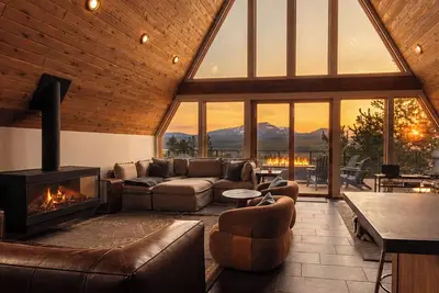 Image de The Alpine - Modern Luxury A-Frame near Breckenridge
