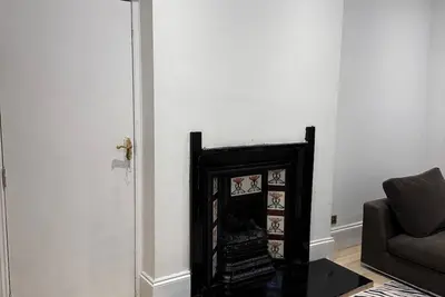 Image de Soothing 1-bedroom apartment in quaint Chigwell, perfect for a relaxing stay.