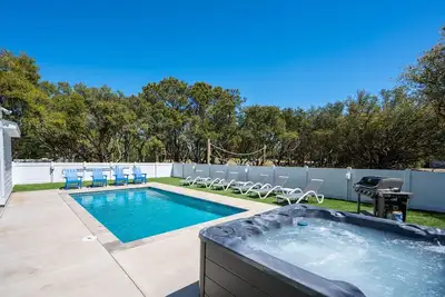 Image de Private Pool, Hot Tub & 4 En-Suites · Sleeps 13