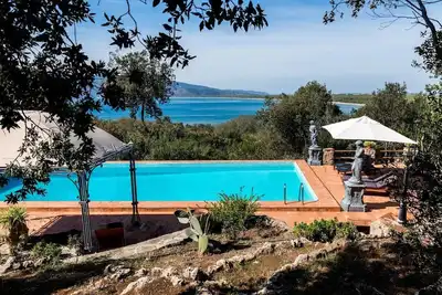 Image de Luxury villa with beachfront pool