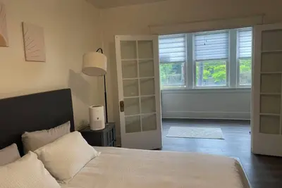Image de Modern 2br • 2 King Beds • Near Bakery Sq, Downtown & Universities
