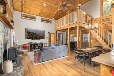 Image de 2 Bedroom w/Loft Log Cabin situated Perfectly between Boone & Skiing/Grandfather