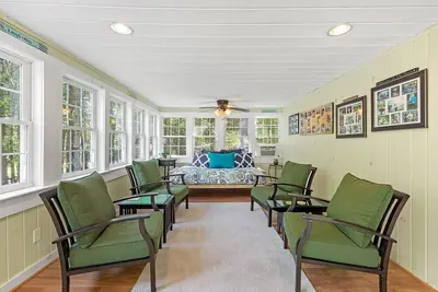Image de Cozy 2-bedroom cottage in charming Frye Island-Four minute walk to the beach