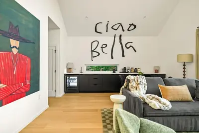 Image de Mount Vernon Loft · Designer Suite · Sleeps 4