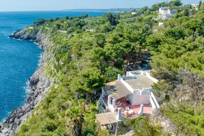 Image de Villa unique avec accès mer et vue superbe (villa A)