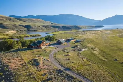 Image de Private Riverside Luxury River Ranch Getaway