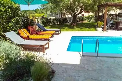 Image de Superbe maison à Rogovici avec piscine privée, utilisable à l'intérieur.