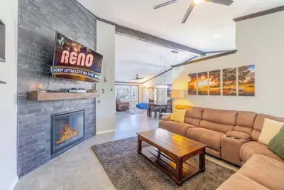 Image de Modern Getaway for 11 | Hot Tub + Games + Gym
