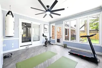Image de Grandstand Gathering House: Pool, Theater, Gym