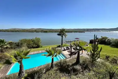Image de Increible casa Lago Rapel
