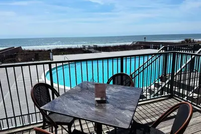 Image de Top-Floor Ocean View Villa, Freshly Updated + Beach Club Access
